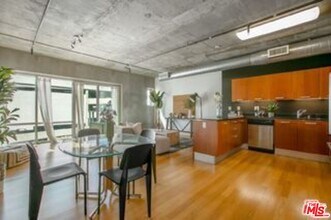 Building Photo - 645 W 9th St