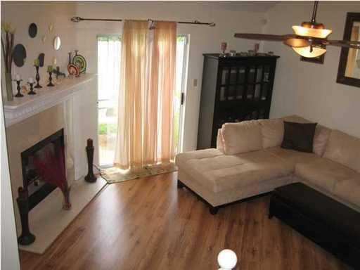 Foto del edificio - 427 Bristol Cove Rd