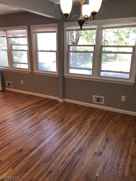 Foto del edificio - 18 Cooper Dr