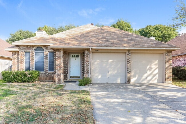Building Photo - 2740 Salado Trail