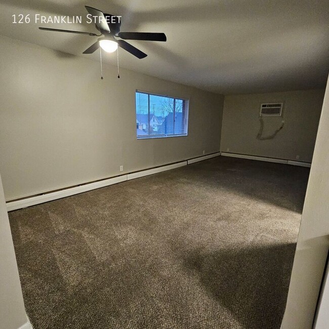 Building Photo - Cozy 1-Bedroom Apartment - Available April...