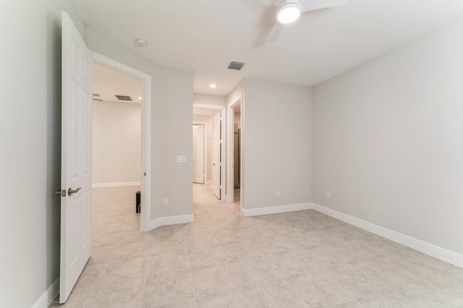 Building Photo - 6100 Bella Rosa Ln