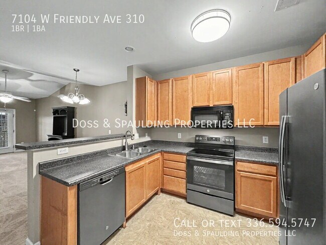 Foto del edificio - 7104 W Friendly Ave