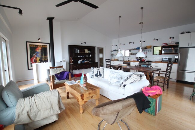 Foto del edificio - 28721 Manzanita Beach Rd SW