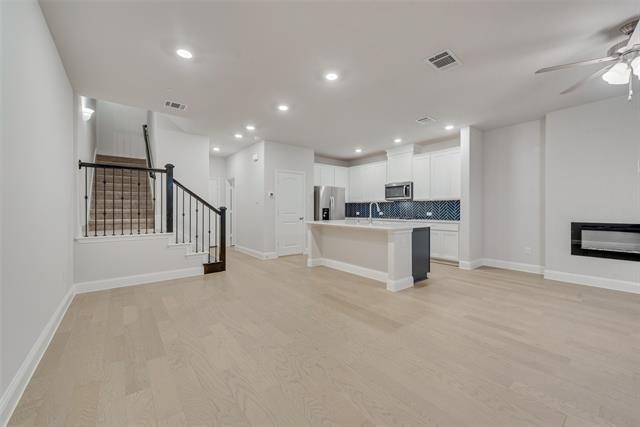 Building Photo - 7853 Sunset Blvd