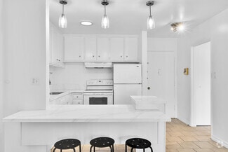 Building Photo - 320 S Gramercy Pl