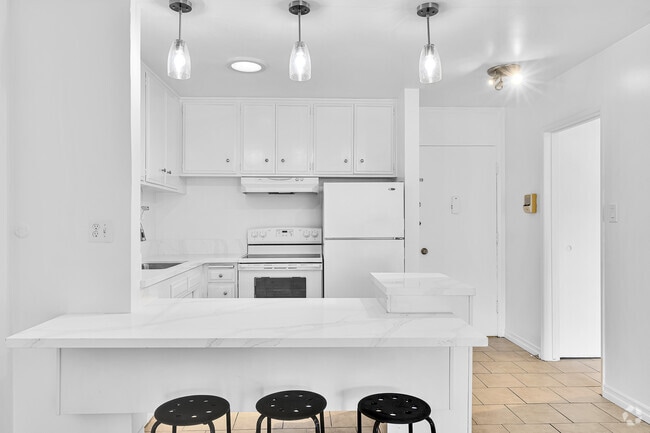 Building Photo - 320 S Gramercy Pl