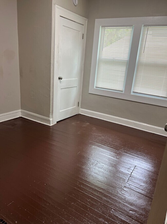 Foto del edificio - 3725 E Vermont St