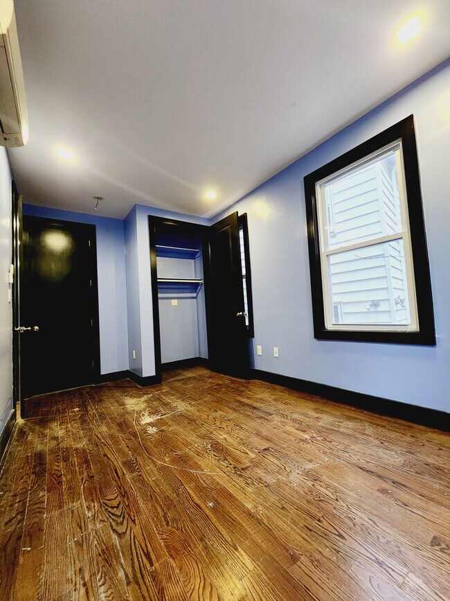 Unit 2 - 77 Vroom St