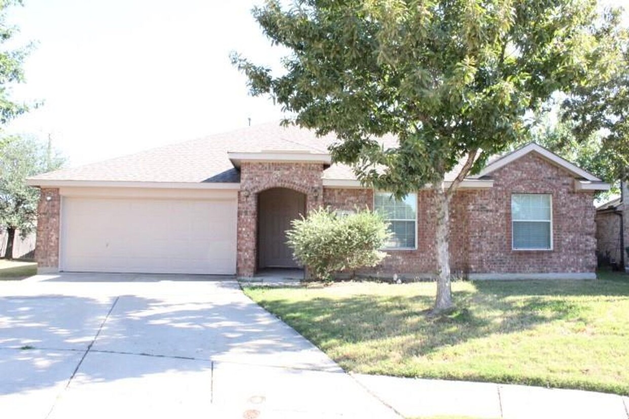 Primary Photo - Fort Worth ~ This 3 bedroom, 2 bath, locat...