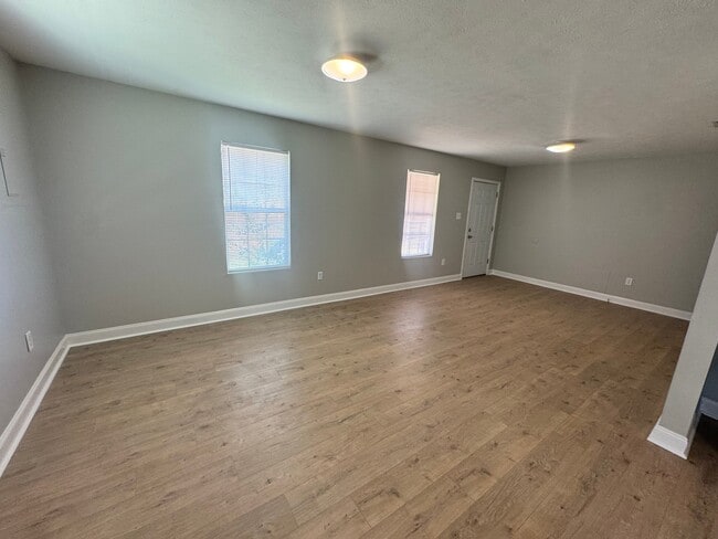Building Photo - 1047 Ellis Ln