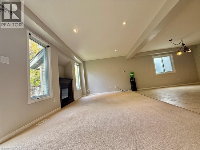 Building Photo - 655 Violet St