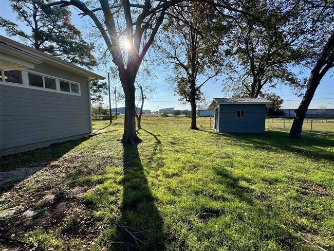 Foto del edificio - 813 Central Ave