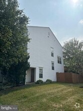 Building Photo - 21787 Oakville Terrace