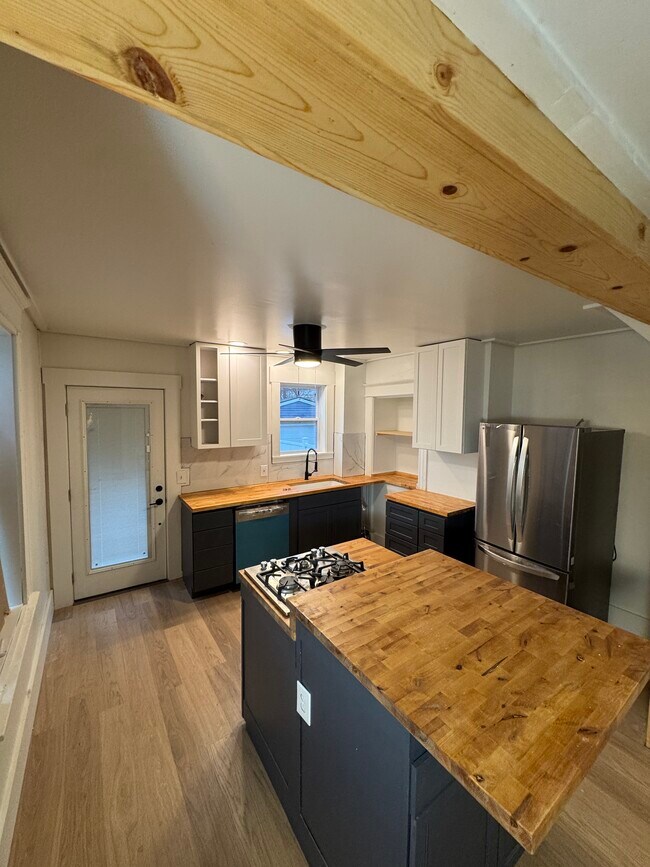 Foto del edificio - 5209 Warren Ave