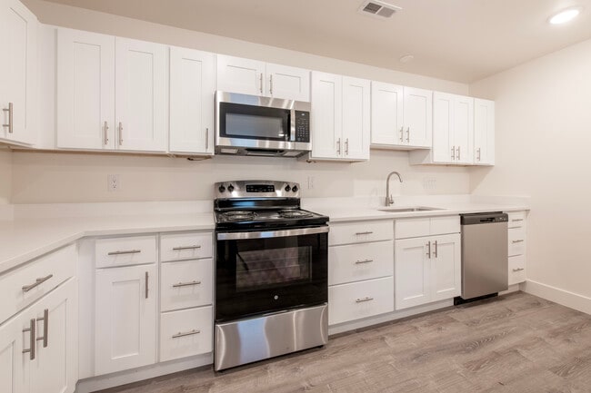 Building Photo - 911 South Main Street