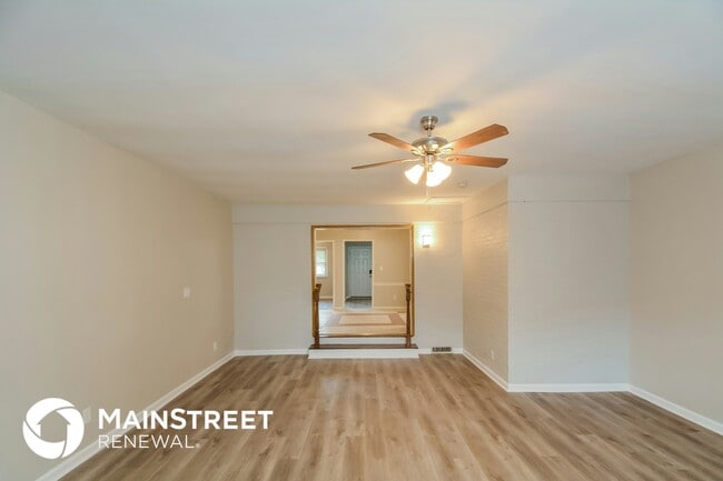 Foto del edificio - 4221 Kilcullen Dr