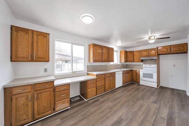 Building Photo - 4144 Bannock Dr