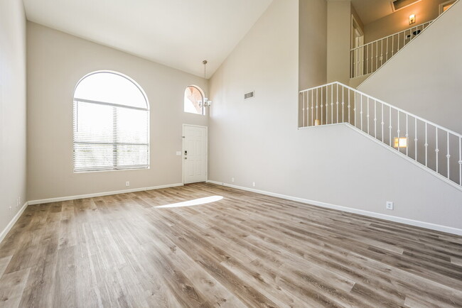 Foto del edificio - 2110 E Behrend Dr