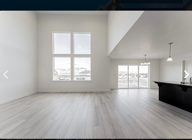 Building Photo - 13735 Devers Dr