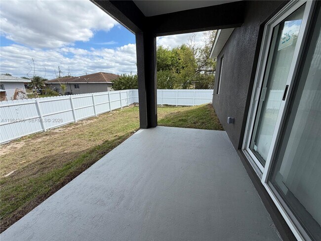 Building Photo - 721 Ivan Ave S