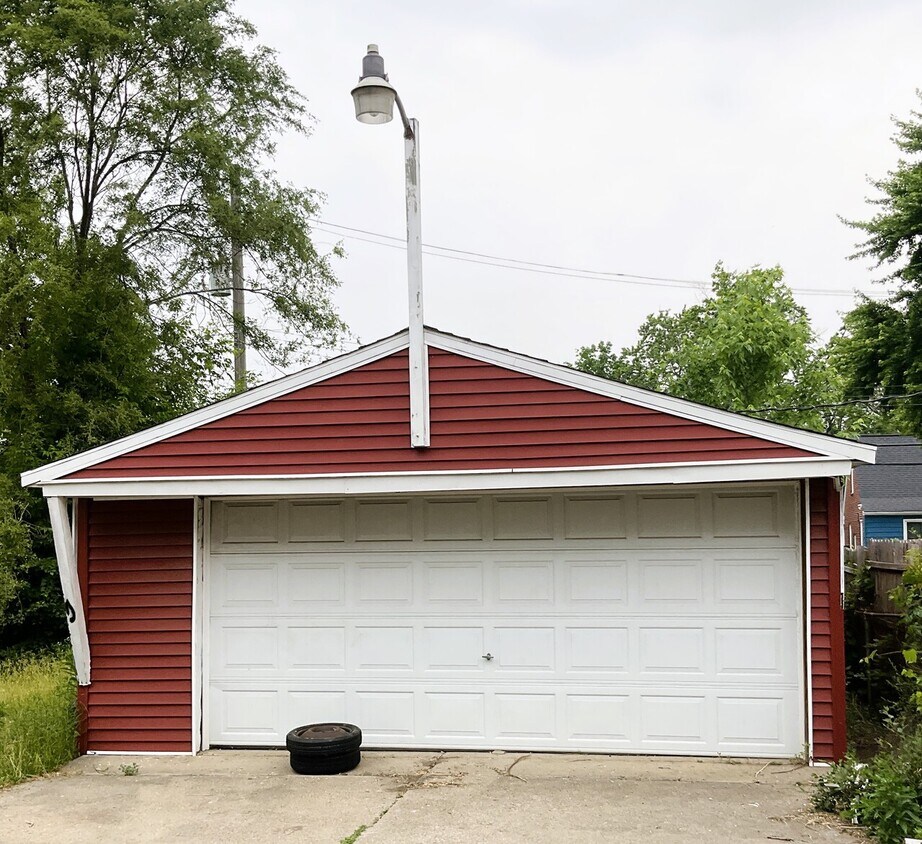 Building Photo - 26336 Avondale