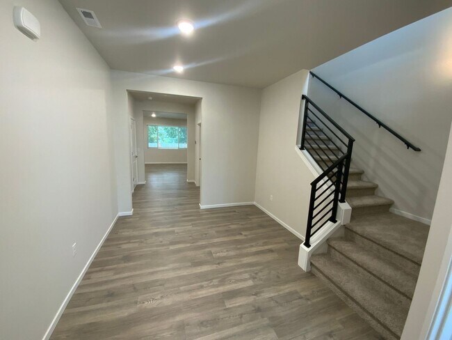 Foto del edificio - *** NEW RENT SPECIAL - HALF OFF FIRST MONT...