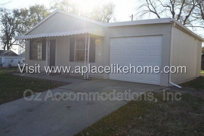 Foto del edificio - 3310 Iroquois Ln