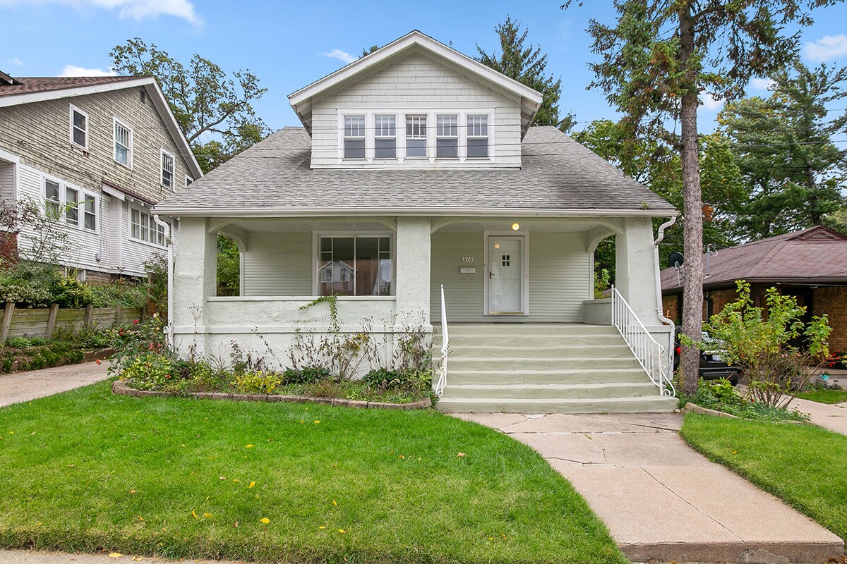 Primary Photo - 516 Diamond Ave NE