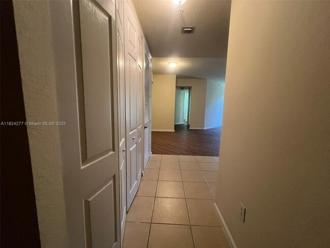 Building Photo - 3500 Oaks Clubhouse Dr