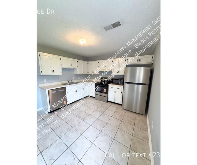 Foto del edificio - 3455 Hedge Drive Northeast