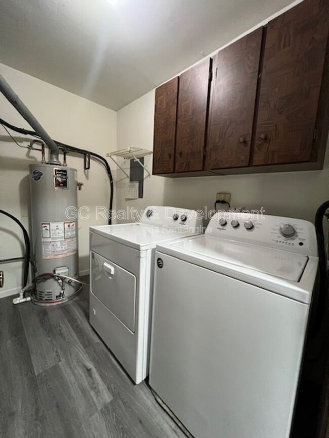 Foto del edificio - 7030 Barrington Ct