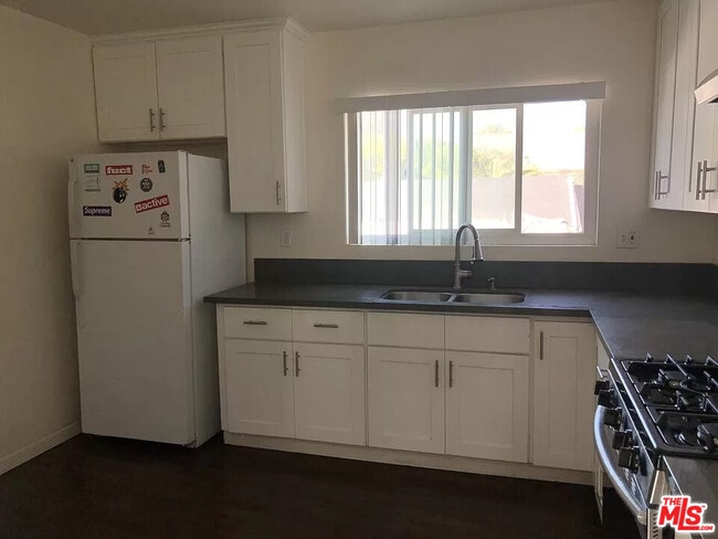 Building Photo - 2530 Carmona Ave