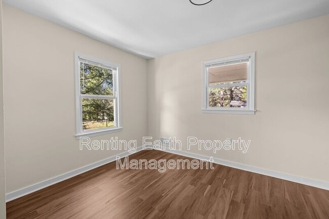 Building Photo - 1153 Linwood St