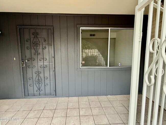 Foto del edificio - 5817 W Tierra Buena Ln