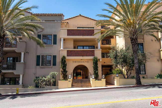 Building Photo - 851 N San Vicente Blvd