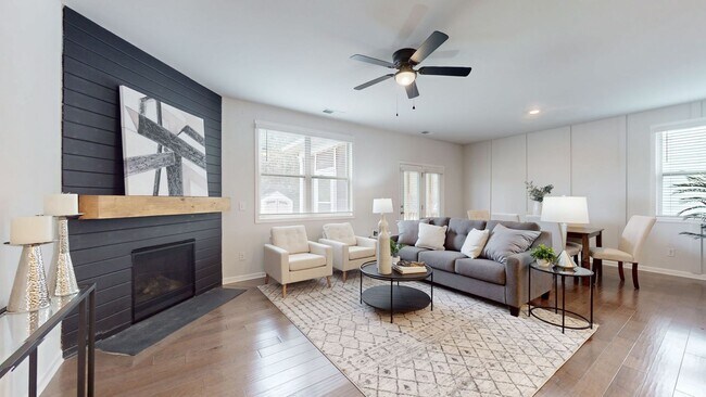 Foto del edificio - Gorgeous 4 BR 2.5 Bath in Westlawn! Minute...