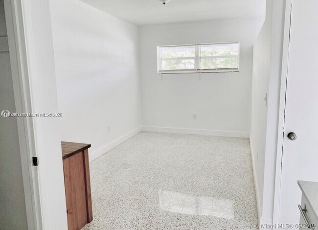 Foto del edificio - 7731 NW 2nd Ave
