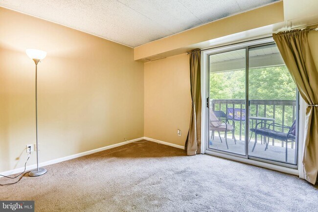 Building Photo - 1446 Greendale Ct