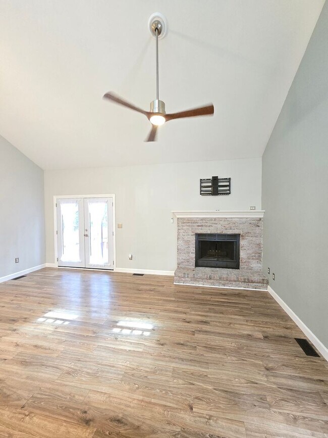 Building Photo - Located in desirable College Acres/Hillsdale area of Wilmington
