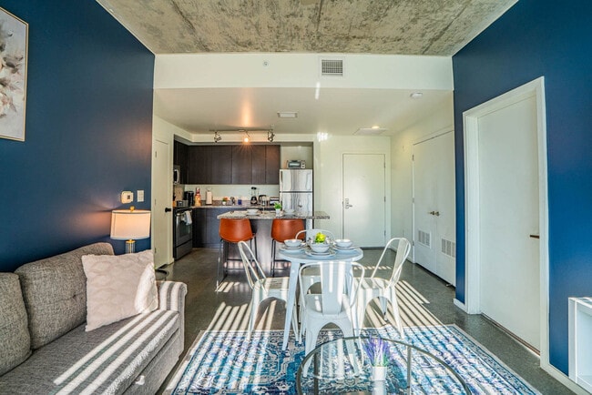 Building Photo - 333 E Roosevelt St