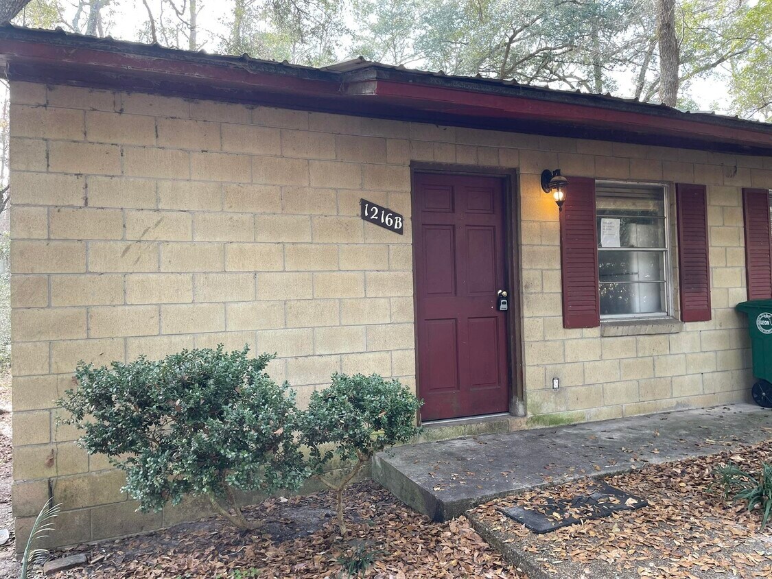 Primary Photo - 1216 Carson Dr
