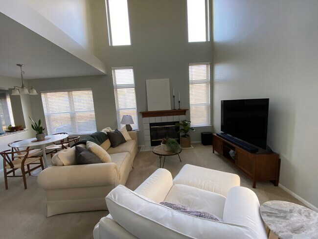 sala de estar - 344 S Lancelot Ln
