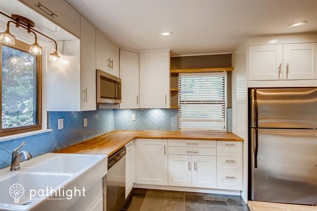 Building Photo - 1148 Carla Joe Dr SW