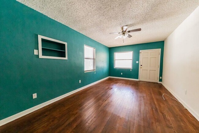 Building Photo - 912 E Palmetto St