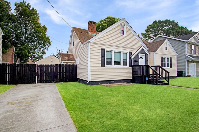 Photo - Move In Ready 5 Bedroom Cap Cod! House