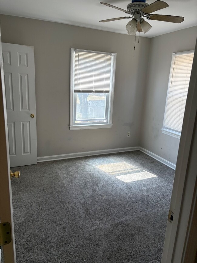 Building Photo - 1116 Booker Dr