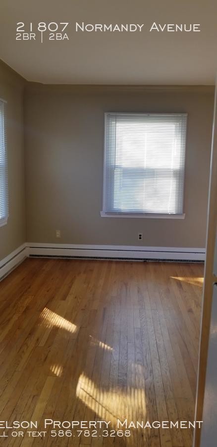 Foto del edificio - 21807 Normandy Ave