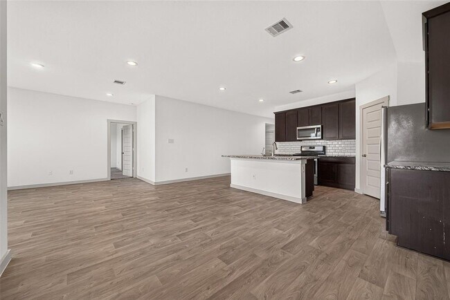 Building Photo - 8043 Black Forest Ln