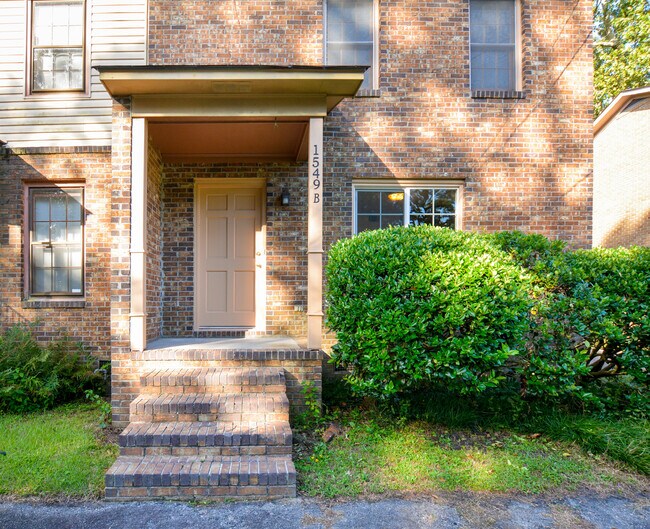Building Photo - Comfortable Townhouse on James Island